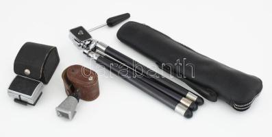 3 darab fényképezőgép kiegészítő, közte állvány.