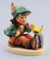 Hummel kisfiú madárral, jelzett, restaurált, m: 8,5 cm