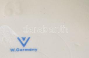 Hummel kisfiú madárral, jelzett, restaurált, m: 8,5 cm