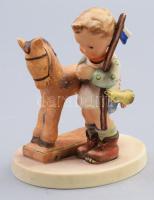 Hummel "Harc előtti ima" figura, jelzett, restaurált, m: 10 cm