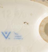 Hummel kerítésen ülő kislány, jelzett, restaurált, m: 10 cm