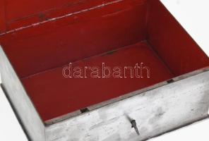 cca 19 sz. vége, Vas kassza / széf, kulccsal, működő zárral, kopással, 26x19 cm