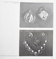 Koczogh Ákos: Fémművesség. Mai magyar Iparművészet. Bp., 1977, Képzőművészeti Alap Kiadóvállalata. K...