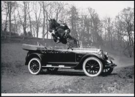 cca 1925 ,,Lóerők versenye", 1 db modern nagyítás, jelzés nélkül, a néhai Autó- és Motorújság (1922-1938) archívumából, 15x21 cm