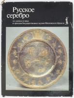 Russian silver of the fourteenth to early twentieth centuries from the Moscow Kremlin Reserves. Moszkva, 1984, orosz és angol nyelven, félvászon kötés, kartontokban, 248p. Rendkívül gazdag képanyaggal illusztrált.