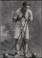 cca 1910 Houdini, Harry (korábban Weisz Erik) (1874-1926) magyar származású amerikai illuzionista és...