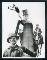 cca 1930-as 1940-es évek, ismeretlen kollázs/montázs készítő művész alkotásának későbbi prezentációja (Gyárkémény), miniatűr fotón, ezüstzselatinos fotópapíron, 4,9x3,7 cm