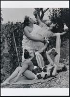 cca 1935 ,,Habzsi-dőzsi szüret idején", 1 db modern nagyítás, jelzés nélkül, 21x15 cm