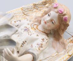 Meissen kagylót tartó angyal figurájával díszített szenteltvíztartó, jelzett: kardos RB jelzés, kis ...