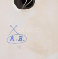 Meissen kagylót tartó angyal figurájával díszített szenteltvíztartó, jelzett: kardos RB jelzés, kis ...