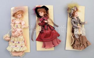 3 db porcelán testű baba, vintage ruhákban. 22 cm