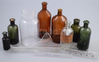 12 darabos patikai üveg tétel, érdekes darabokkal.