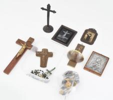 Doboznyi sokdarabos kegytárgy tétel, közte asztali feszület, fali kegytárgyak, medálok.