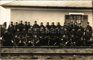 Tápiószele, első világháborús katonák csoportképe a vasútállomáson. Foto Szélessy / WWI Austro-Hungarian soldiers, train station. photo