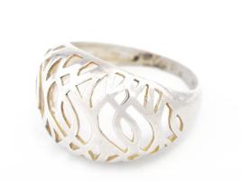 Áttört mintás ezüst (Ag) gyűrű, jelzett, m: 56, 2,7g