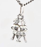 Ezüst (Ag) lapos pancer nyaklánc, ikrek medállal, jelzett, h: 49 cm, 4,4g