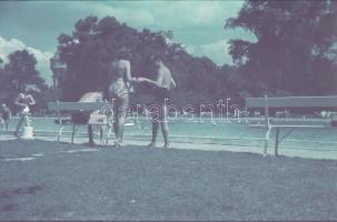 cca 1940 Bp., Palatinus strand, Agfacolor diapozitív, 3,5x3,5 cm