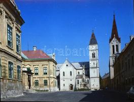 cca 1960-1970 Veszprémi felvételek, 6 db színes + 1 db fekete-fehér negatív, 7,5x6 cm körüli méretbe...