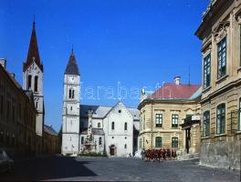 cca 1960-1970 Veszprémi felvételek, 6 db színes + 1 db fekete-fehér negatív, 7,5x6 cm körüli méretbe...