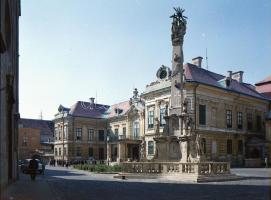 cca 1960-1970 Veszprémi felvételek, 6 db színes + 1 db fekete-fehér negatív, 7,5x6 cm körüli méretbe...