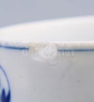 Hagymamintás pohár. Meissen / Rauenstein, cca 1850, lepattanással, m: 9 cm