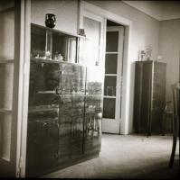 Régi lakásbelsők, bútorok, életképek, 8 db negatív, 6,5x6 cm