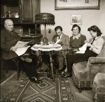 Régi lakásbelsők, bútorok, életképek, 8 db negatív, 6,5x6 cm