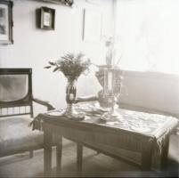 Régi lakásbelsők, bútorok, életképek, 8 db negatív, 6,5x6 cm