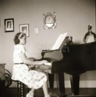 Régi lakásbelsők, bútorok, életképek, 8 db negatív, 6,5x6 cm