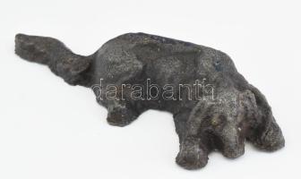 Öntöttvas kutya levélnehezék. cca 19. sz., jelzés nélkül, h: 16 cm
