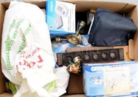 Doboznyi nagyobb mennyiségű vegyes bolha tétel, közte rádiókkal, érdekesebb tárgyakkal