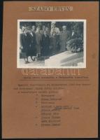 Szabó Ervin síremléke a farkasréti temetőben - Egykori tanítványai és munkatársai 1947-ben koszorút helyeznek Szabó Ervin sírjára. Fotó, feliratozott kartonra kasírozva, fotó mérete: 8,5x12 cm