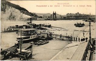 1913 Budapest V. Duna részlet a királyi várral. Az alacsony vízállás miatt a nagy merülésű hajók 20-30 méteres pallóhíddal elérhetők. Lánchíd, Buda, Gellért hegy, rakpart, kikötő (fl)