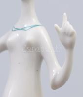 Kispest Porcelán táncoló lány. Jelzett, hibátlan, m: 18,5 cm