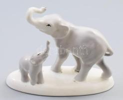 Gránit elefánt kicsinyével. Jelzett, tűzhibával, 16x13 cm