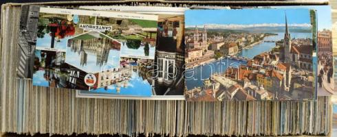 Kb. 1000 db MODERN külföldi város képeslap dobozban