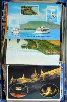 Kb. 800 db MODERN magyar város képeslap dobozban