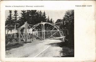 Kistapolcsány, Topolcianky; részlet a kistapolcsányi főhercegi uradalomból. Vadas kert kapu / archduke's estate, gate (kopott sarkak / worn corners)