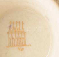 Zsolnay áttört mintás fedeles díszedény, cca 19. sz. vége, restaurált, m: 15 cm