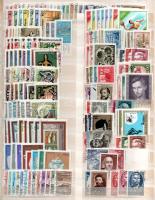 115 db sor + 500 db képes bélyeg, 2 db berakólapon és zacskóban ömlesztve