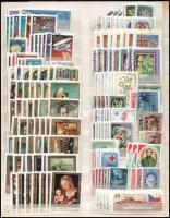 115 db sor + 500 db képes bélyeg, 2 db berakólapon és zacskóban ömlesztve