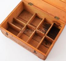 "Magyar Állami Pincegazdaság Budafok" fadoboz, belül foltos, kis hiánnyal, 24x18x8 cm