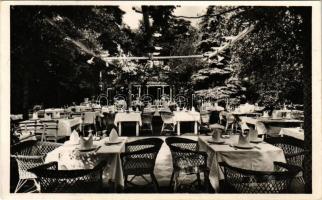 Budapest XIV. Rózsakert étterem. Columbus utca 43. Hátoldalán a VIII. ker. női felső kereskedelmi iskola 1937-ben végzett IV. osztályának tagjai aláírásaival. Osztályfőnök: özv. Pallaghy Zoltánné dr.