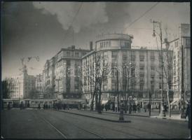 Astoria - Tanács körút villamosokkal Tiszavölgyi József pecséttel jelzett felvétele, 22x16 cm