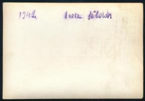 1942 Magyar katonák kikötözése karjuknál, lábuknál a fához, gyakorlat az orosz fronton. fotó 6x9 cm