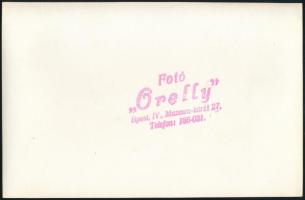 cca 1945 Amerikai katonák kávét osztanak Magyarországon, élelmiszersegélyből Orelly pecséttel jelzet...