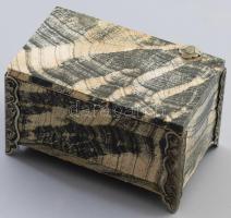 Márvány ékszeres dobozka, egyik levált darabja benne van, 10x6 cm