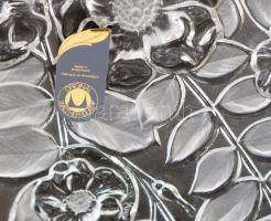 Original Waltherglas ovális asztalközép kínáló, préselt és savmaratott virágmintával, jelzett, hibát...