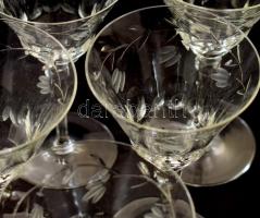 cca 1900, Kristály likőröspohár készlet, köszörült levélmintával, osztrák, 6 db, hibátlan, m: 16,5 c...
