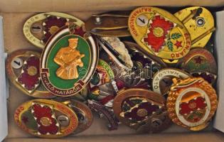 ~1970-1980. A Magyar Néphadsereg vegyes 23db-os kitüntető jelvény tétele, közte "Kiváló Határőr" és határőr "Járőrparancsnok" jelvényekkel T:AU,XF